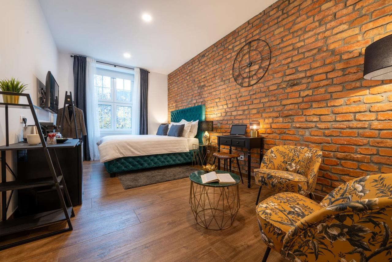 Brickwall Apartments Загреб Экстерьер фото